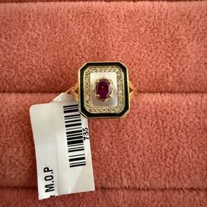 Elegant Gold and Red Gemstone Ring